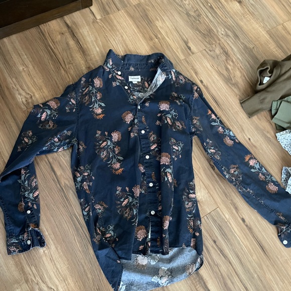 FRANK AND OAK CLOSET CLEANOUT - Picture 10 of 11